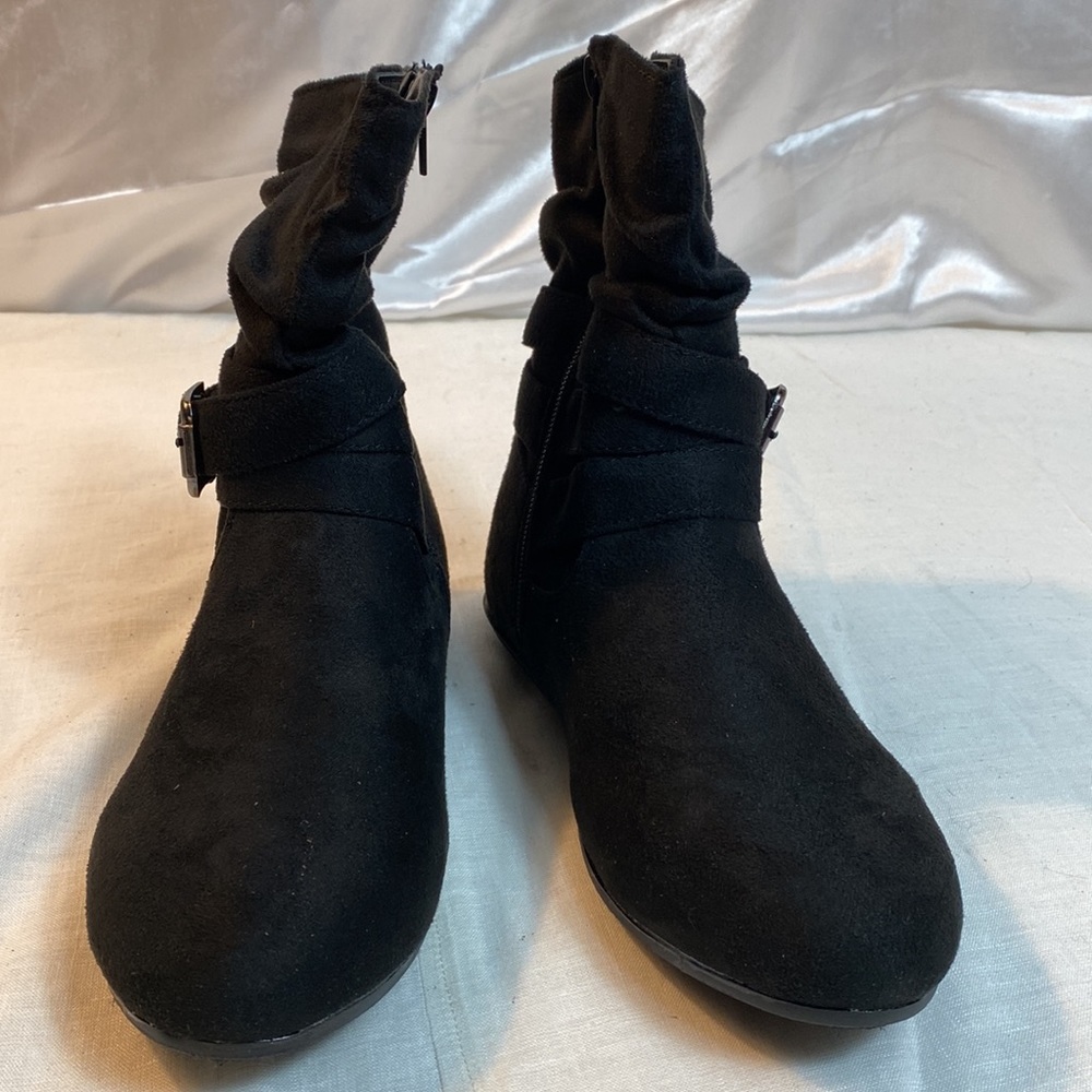 Olive street  Women Grey boots Size 8.5 new - Picture 2 of 5